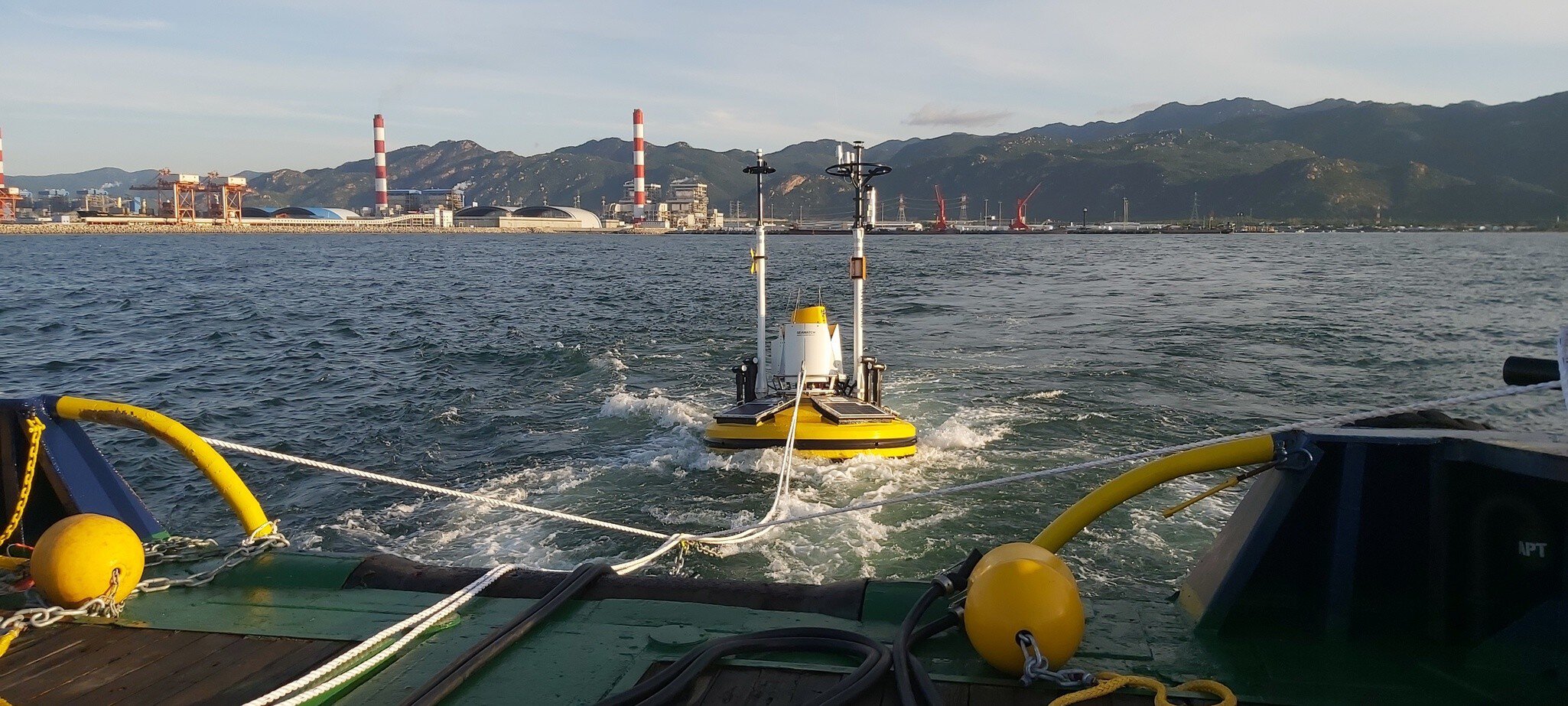 A SEAWATCH® wind lidar buoy deployed at Vietnam's Thang Long Offshore Wind Farm.
The buoy will use Fugro’s SEAWATCH Wavescan Buoy platform, which has integrated ZX 300M lidar, and will record wind measurements up to 300 m above sea level. Fugro and PTSC G&S will provide monthly Geo-data reports to support the validation of the area’s wind resources. The buoy will also capture a suite of metocean Geo-data, including air pressure, humidity, air and water temperature, wave height and full-column current measurements, to support the future wind farm’s engineering and design.