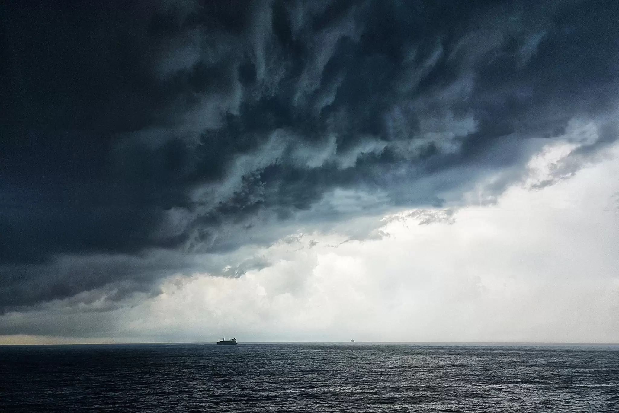 thunderstorm-4375844_1280.jpg