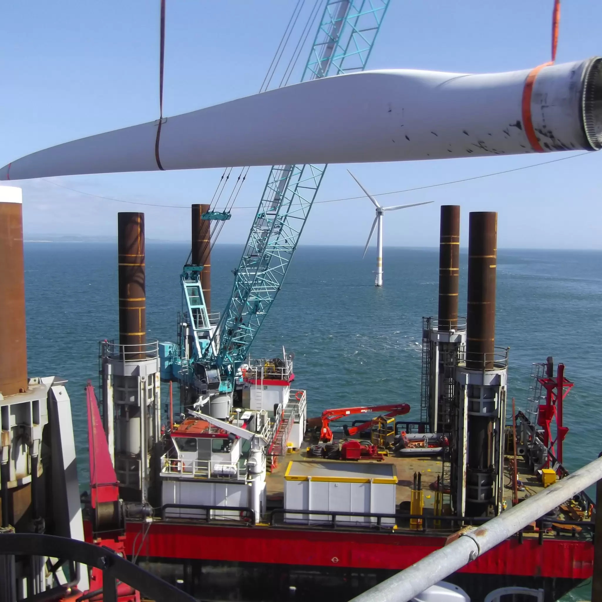 Offshore wind farm repair and maintenance work 04.jpg