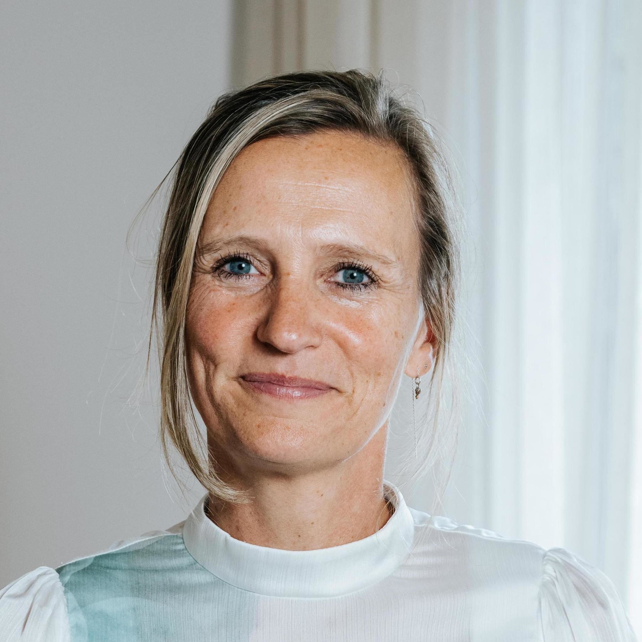 Portrait of Marloes Lutke Schipholt, for career site contact card