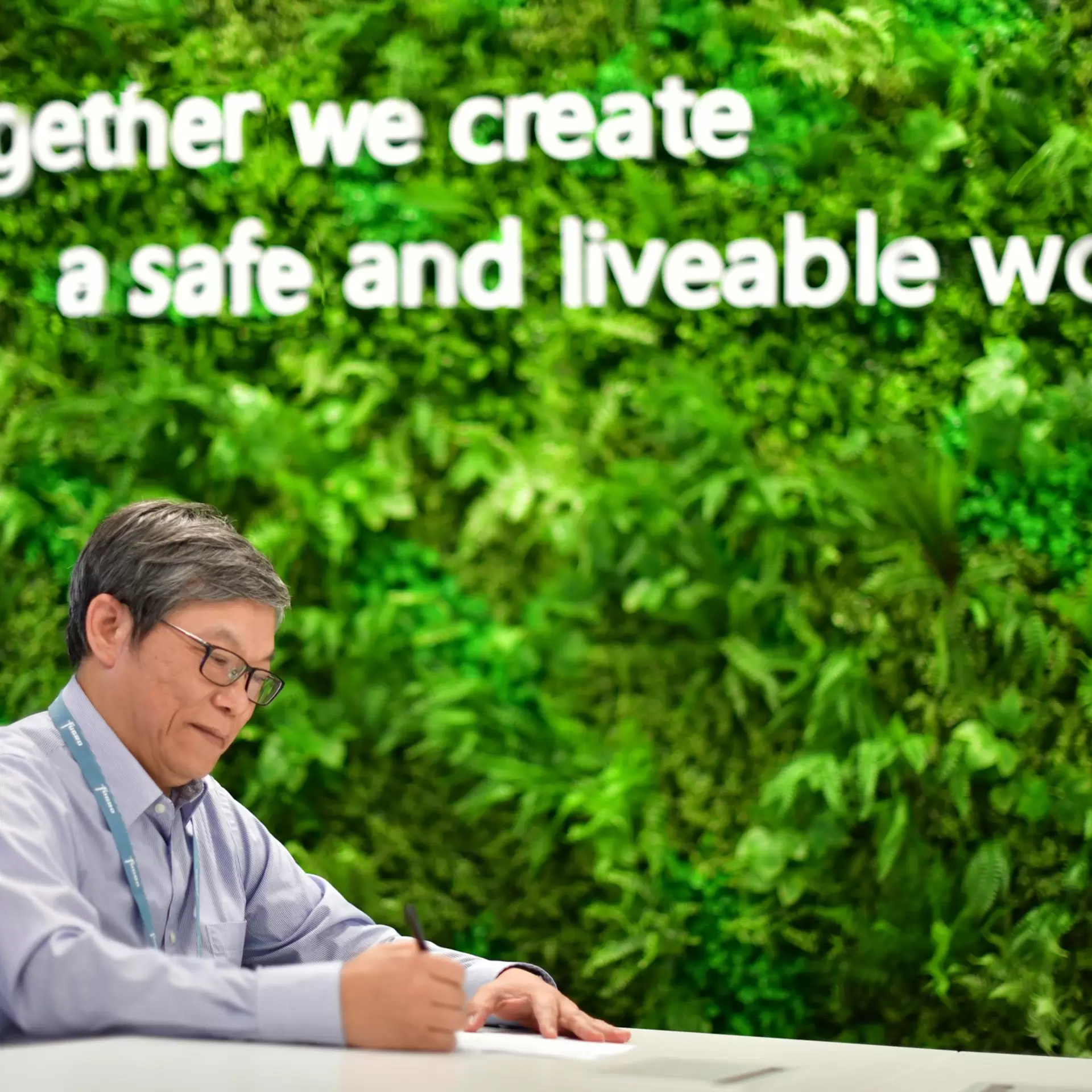 Employees in Hong Kong office 28.JPG