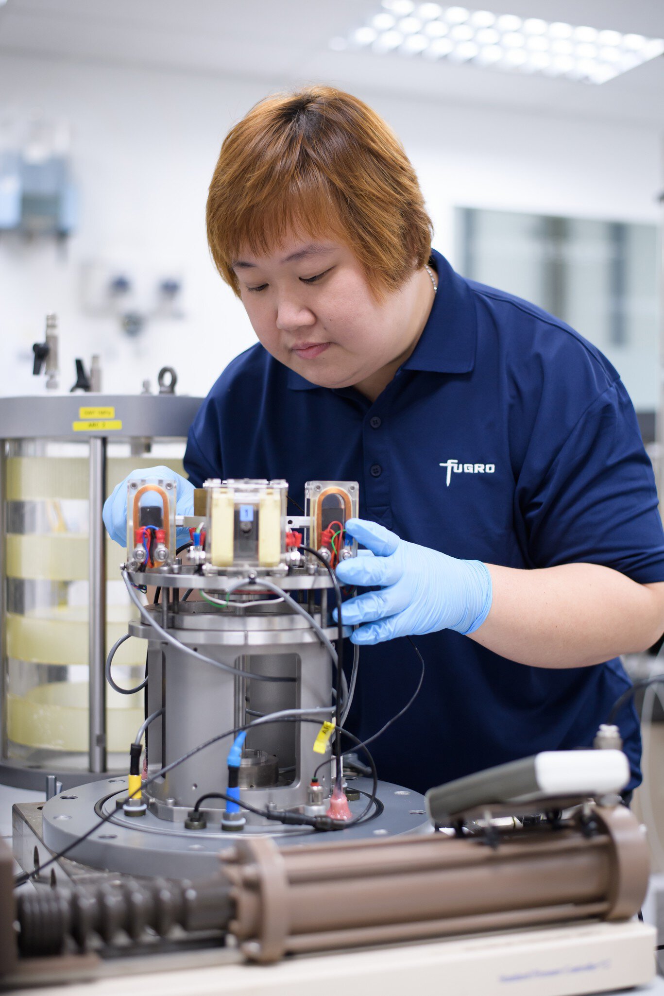 Singapore
Laboratory testing in the Singapore geotechnical laboratory. Checking of Resonant Column