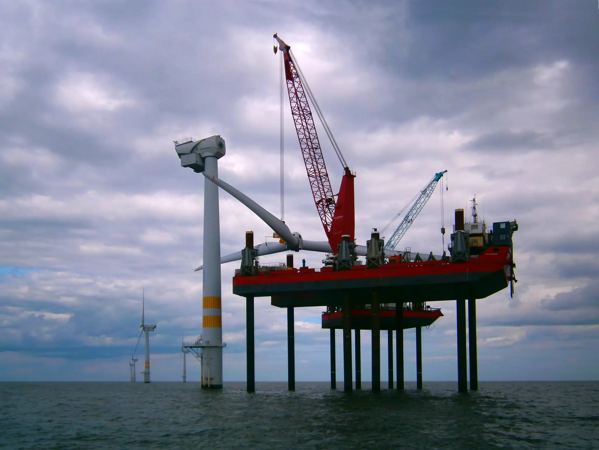 Offshore wind farm repair and maintenance work 10.jpg