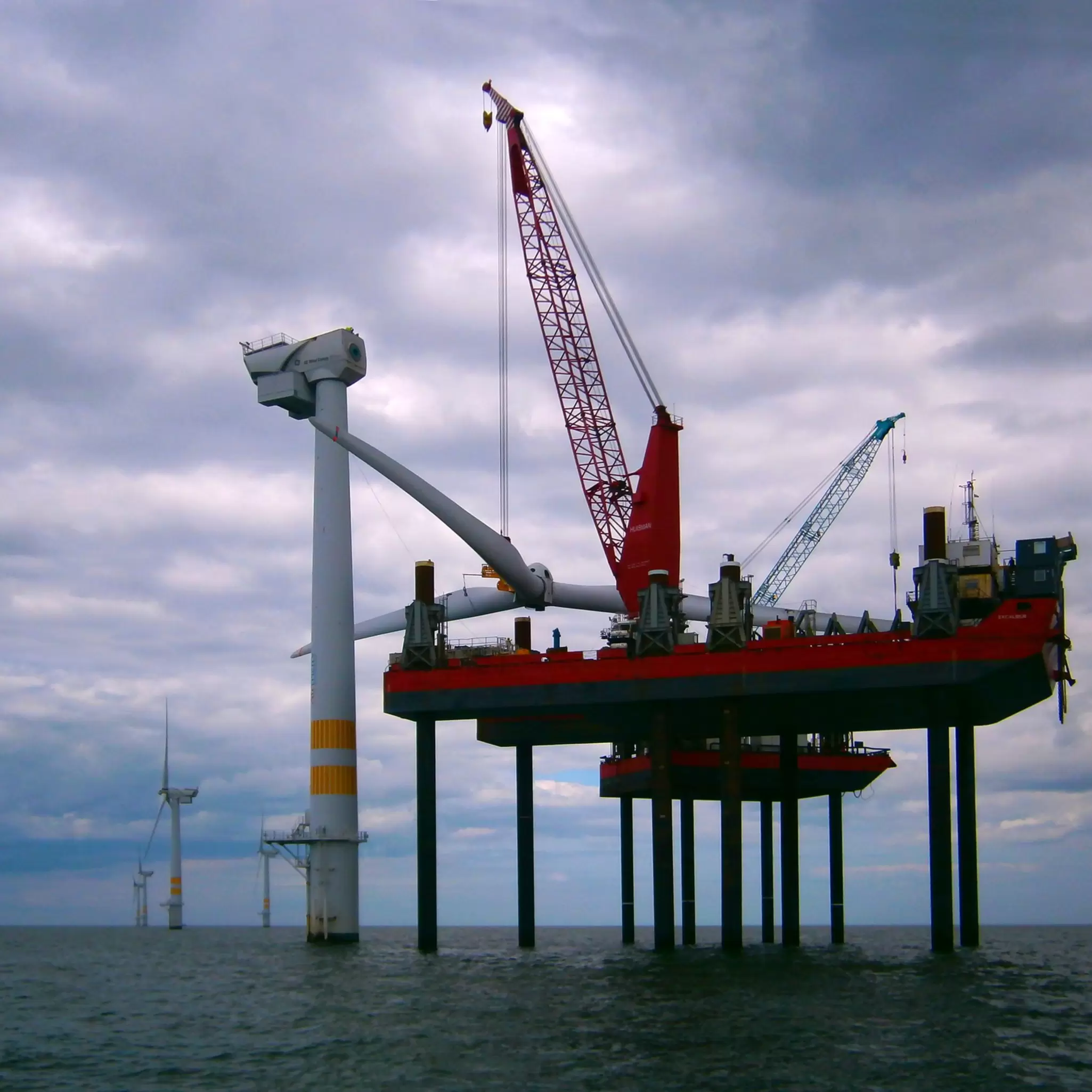 Offshore wind farm repair and maintenance work 10.jpg