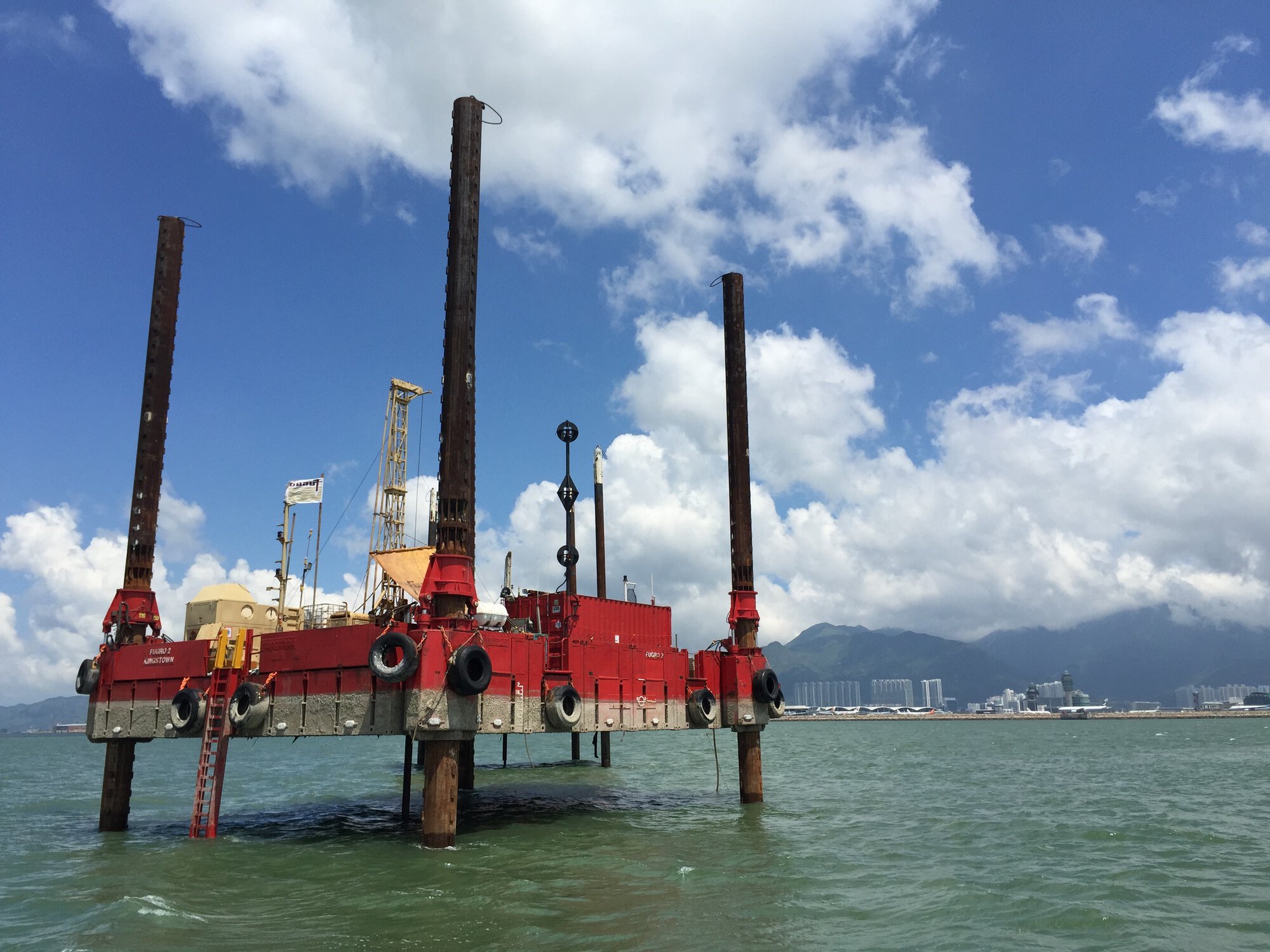 Jackup "Fugro 2" work on Hong Kong International Airport P552 Marine project
HKIA_Andy Kwan5
jack-up, platform