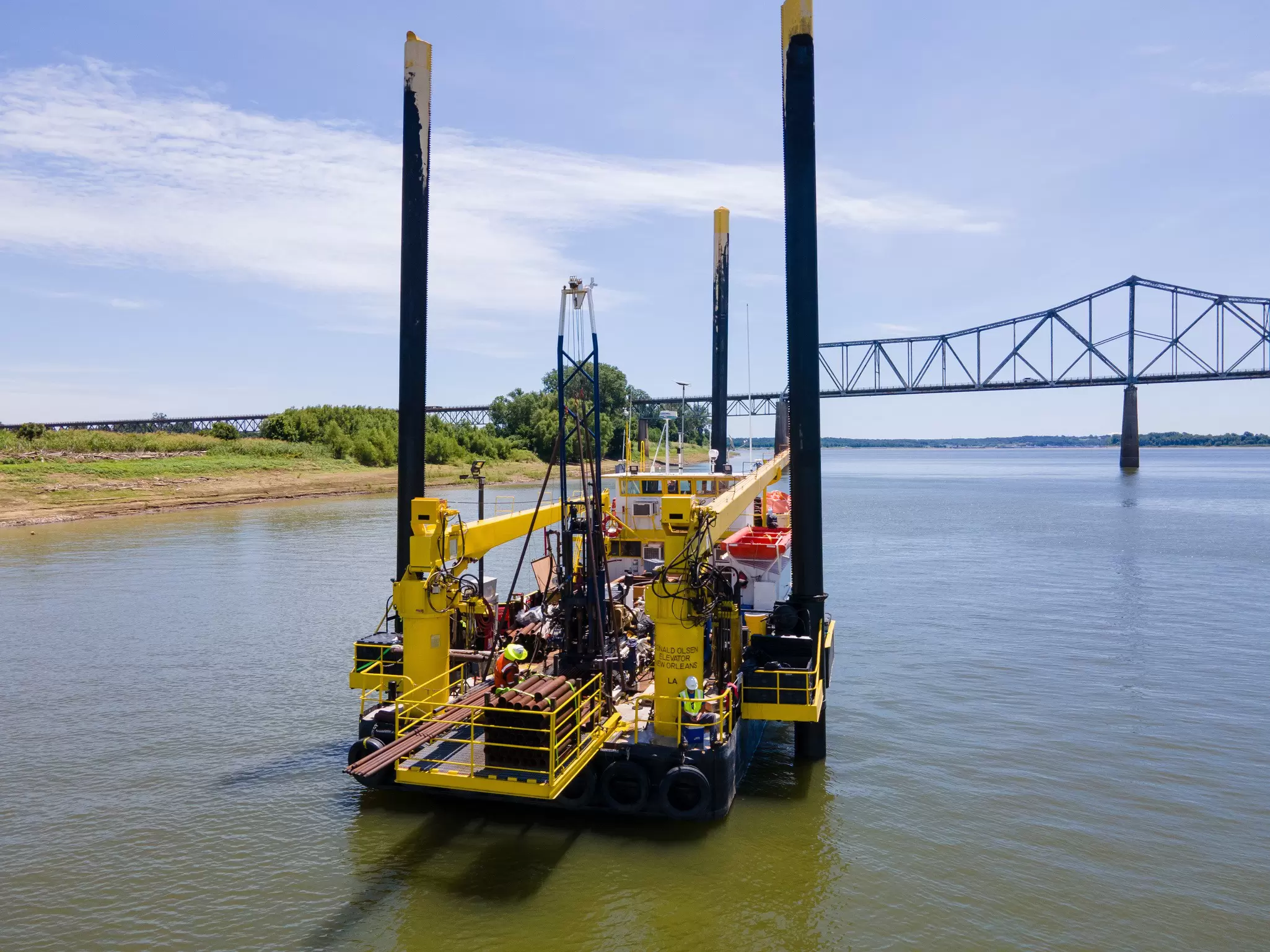 Lift boat on Mississippi 4.jpg