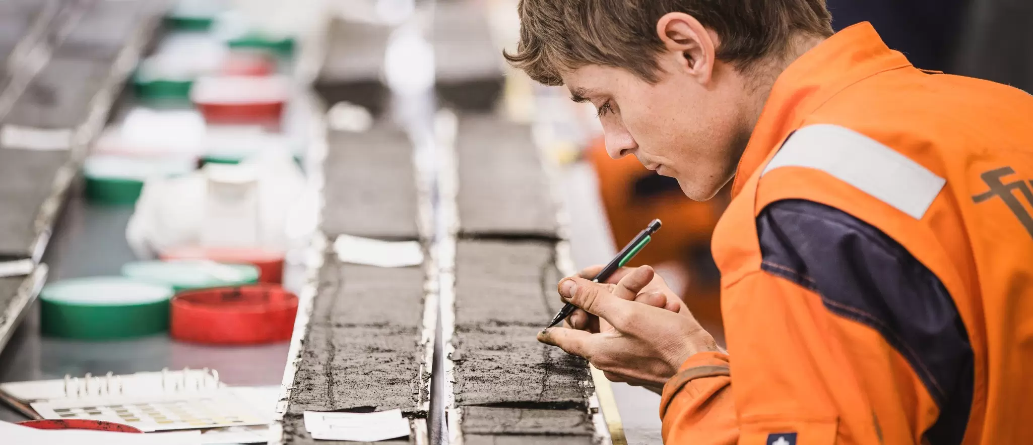 Employee in core logging laboratory 05.jpg