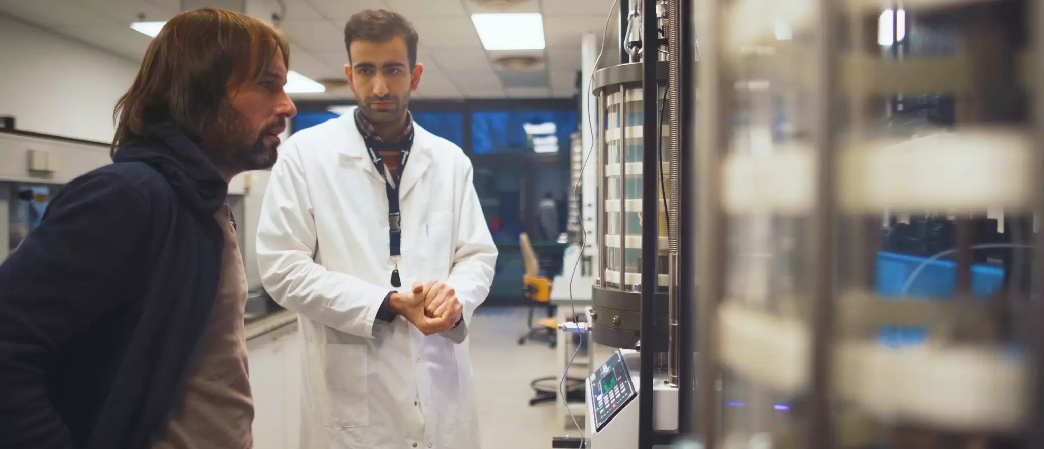 Employees working in Belgium laboratory 01.jpg