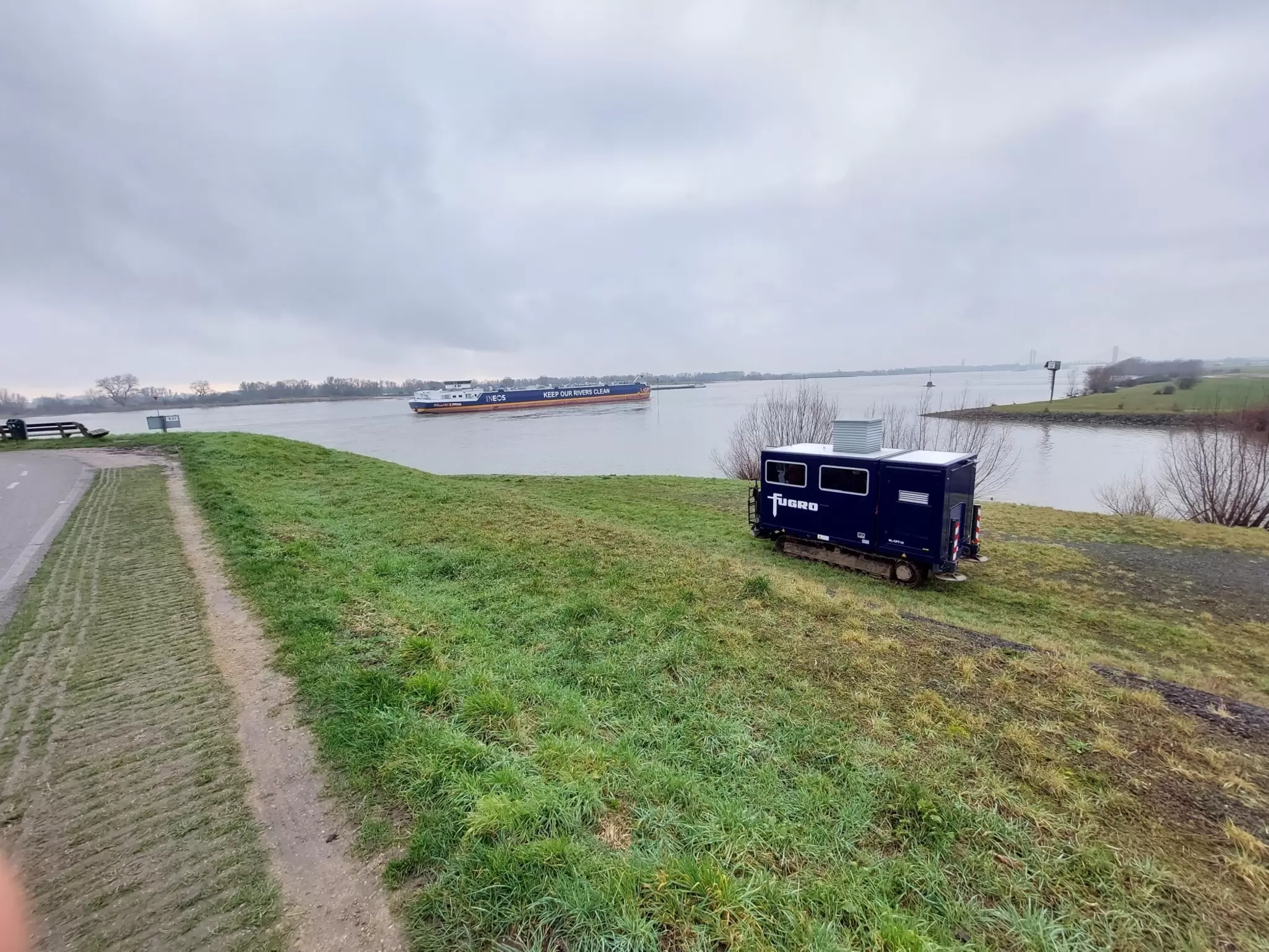 Tiel Waardenburg Dike, Netherlands 03.jpg