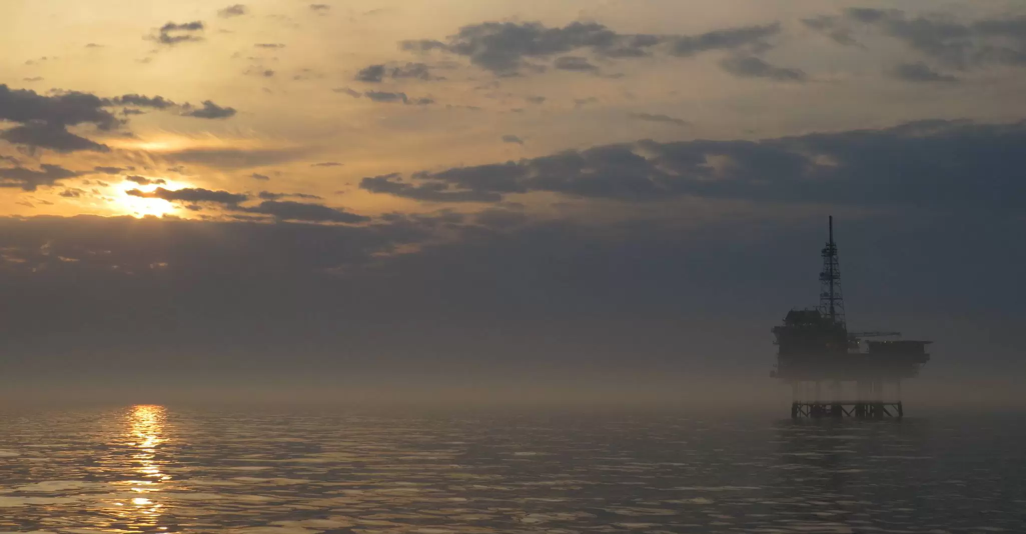 Platform in North Sea in the mist.jpg