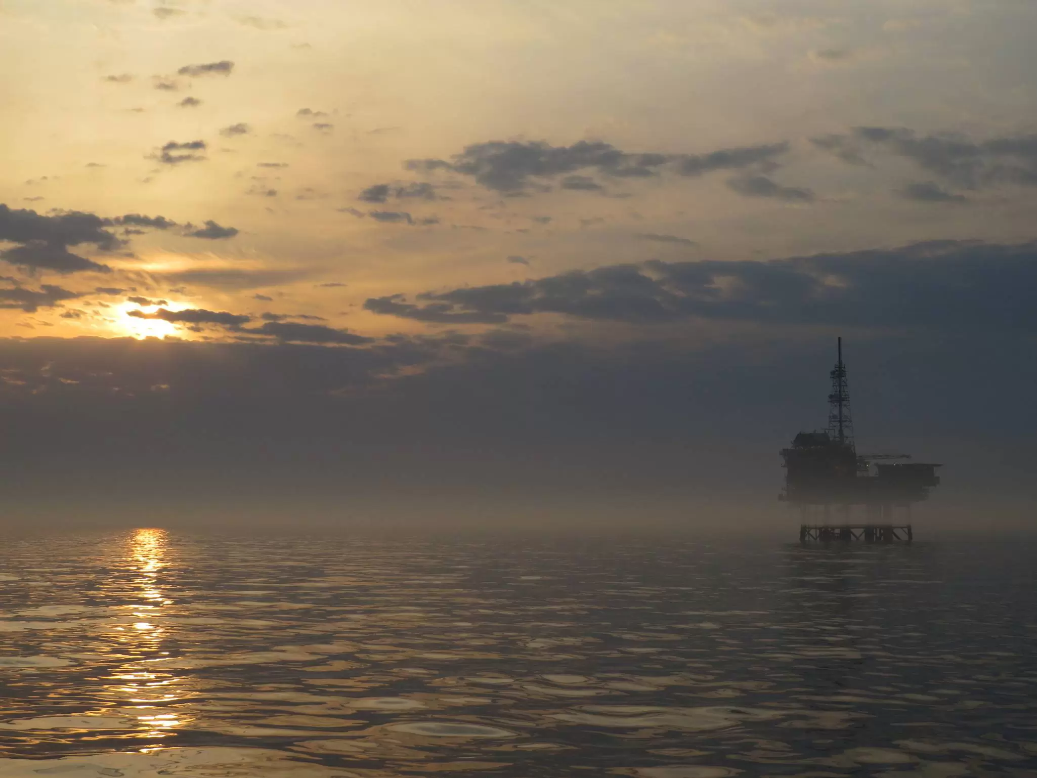 Platform in North Sea in the mist.jpg
