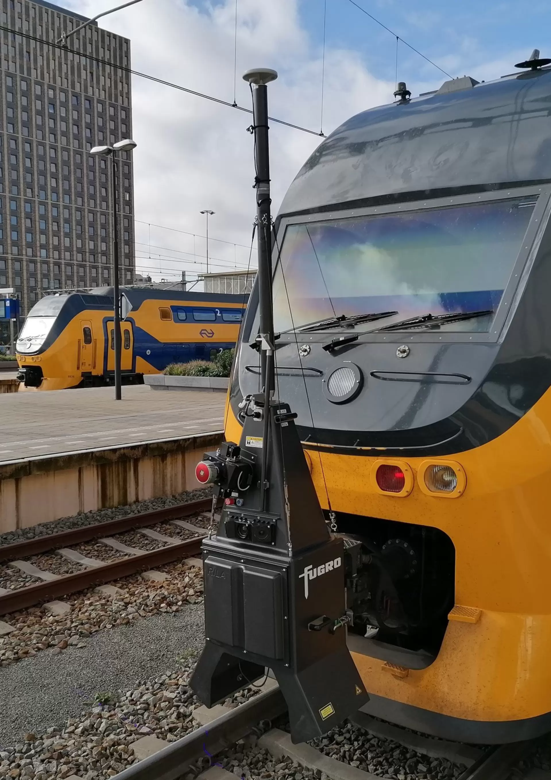 rila-system-mounted-on-an-in-service-train.jpeg