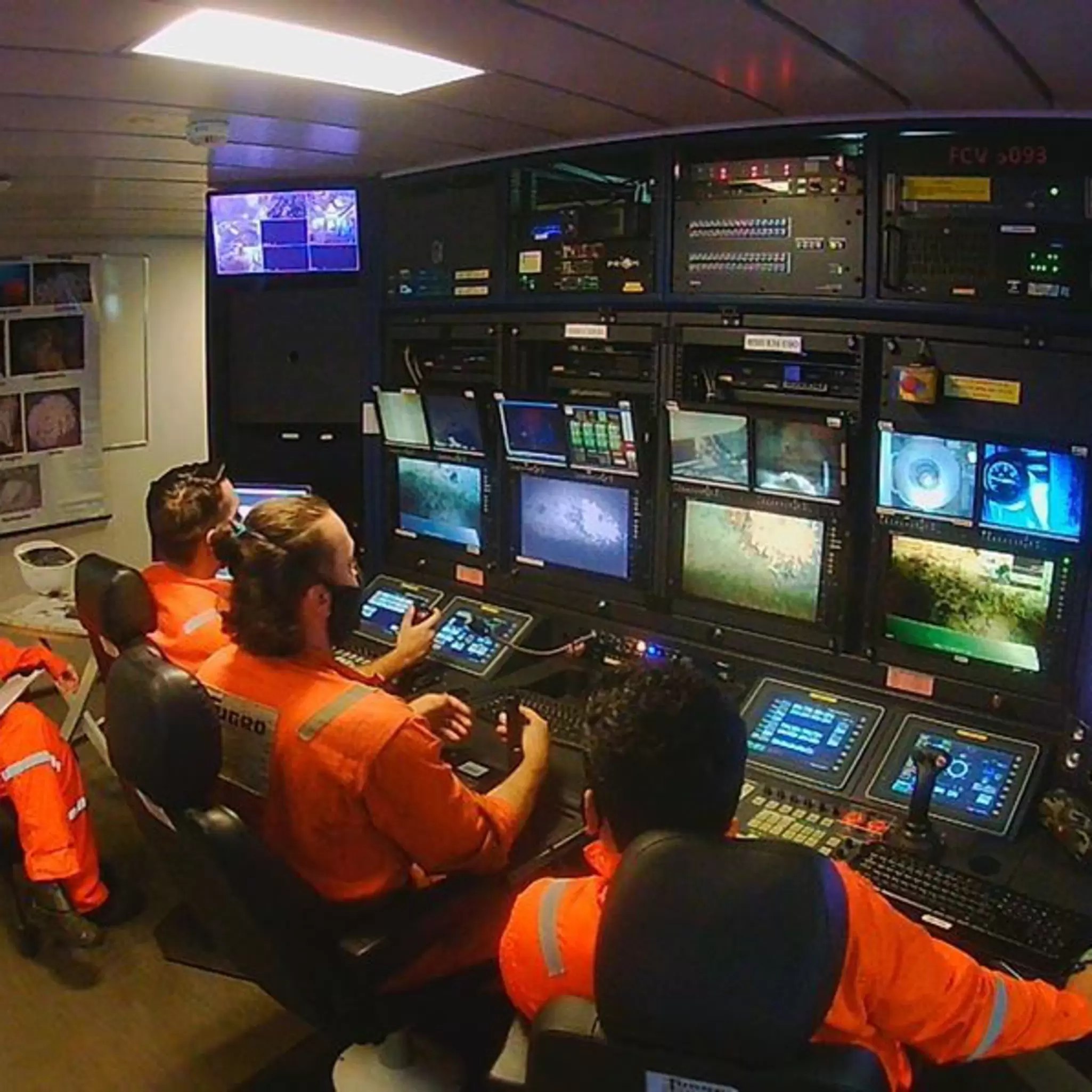 ROV control room about Fugro Aquarius.jpg